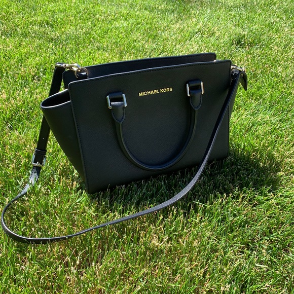 Michael Kors Handbags - Michael Kors Selma Purse Medium